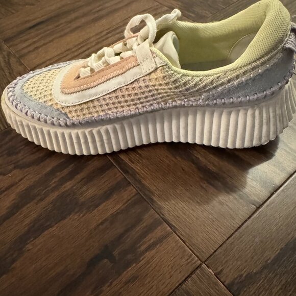 Dolce Vita Dolen Crochet Womens Gently Used Sneakers in Pastel Colors size 8 - Picture 3 of 14